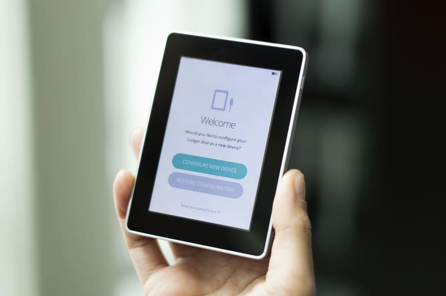 افضل محفظة للعملات الرقمية Ledger Blue